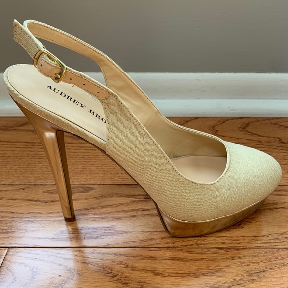 NWOT Audrey Brook Linen and Gold 6” Stiletto - Picture 8 of 11